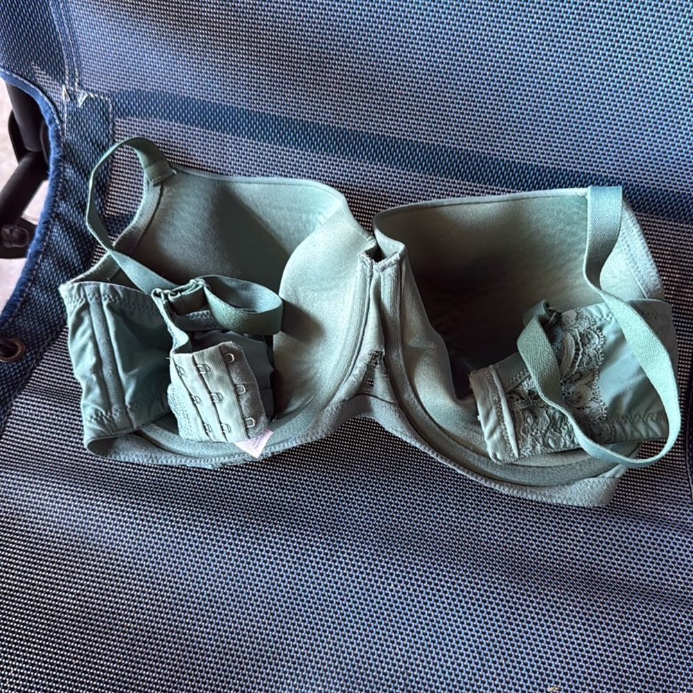 Auden Green Lace Bra - Picture 2 of 2